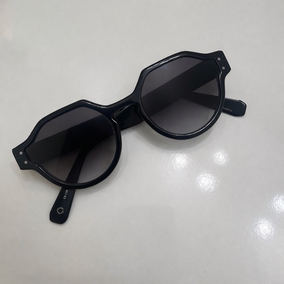 KREWE Astor in Black - Picture 5 of 7